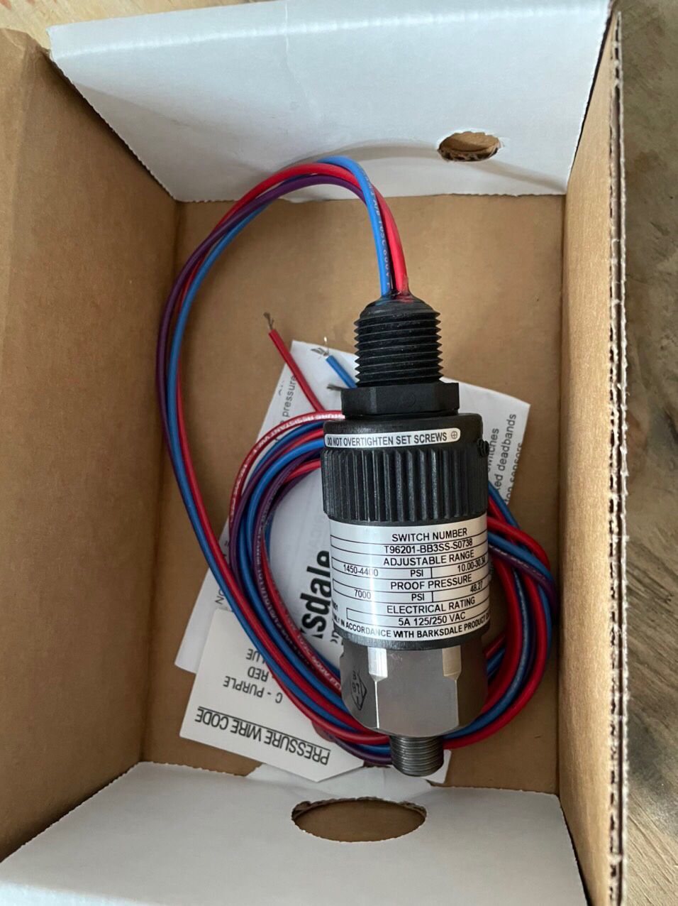 Thiết bị kiểm tra, giám sát áp suất T96201-BB3SS-S0738 Barksdale tại Việt Nam